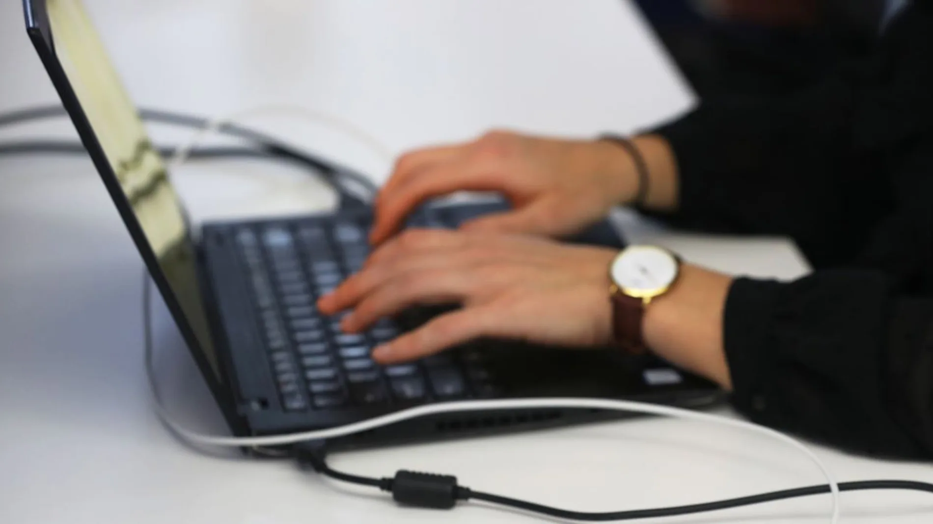 Trabajo lo confirma: cuándo deja de ser válido el registro horario en papel